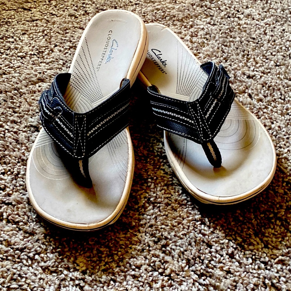 Clark flip flops. Size 7